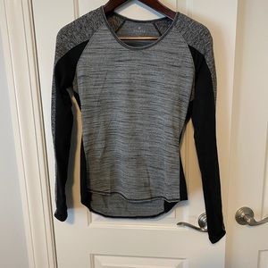 Athleta long sleeve top! Size Medium